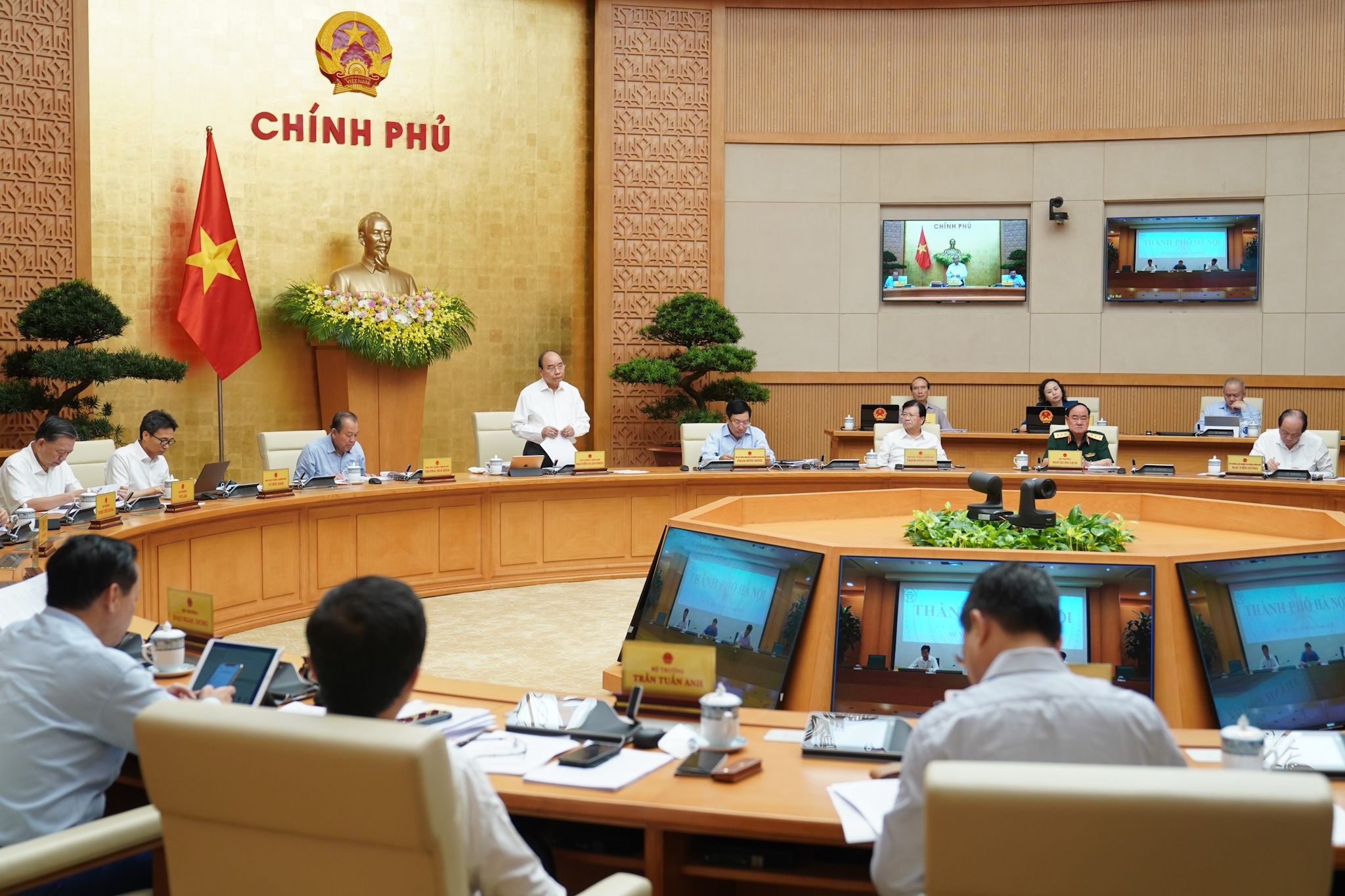 no luc thuc hien muc tieu kep vua chong dich vua phat trien kinh te