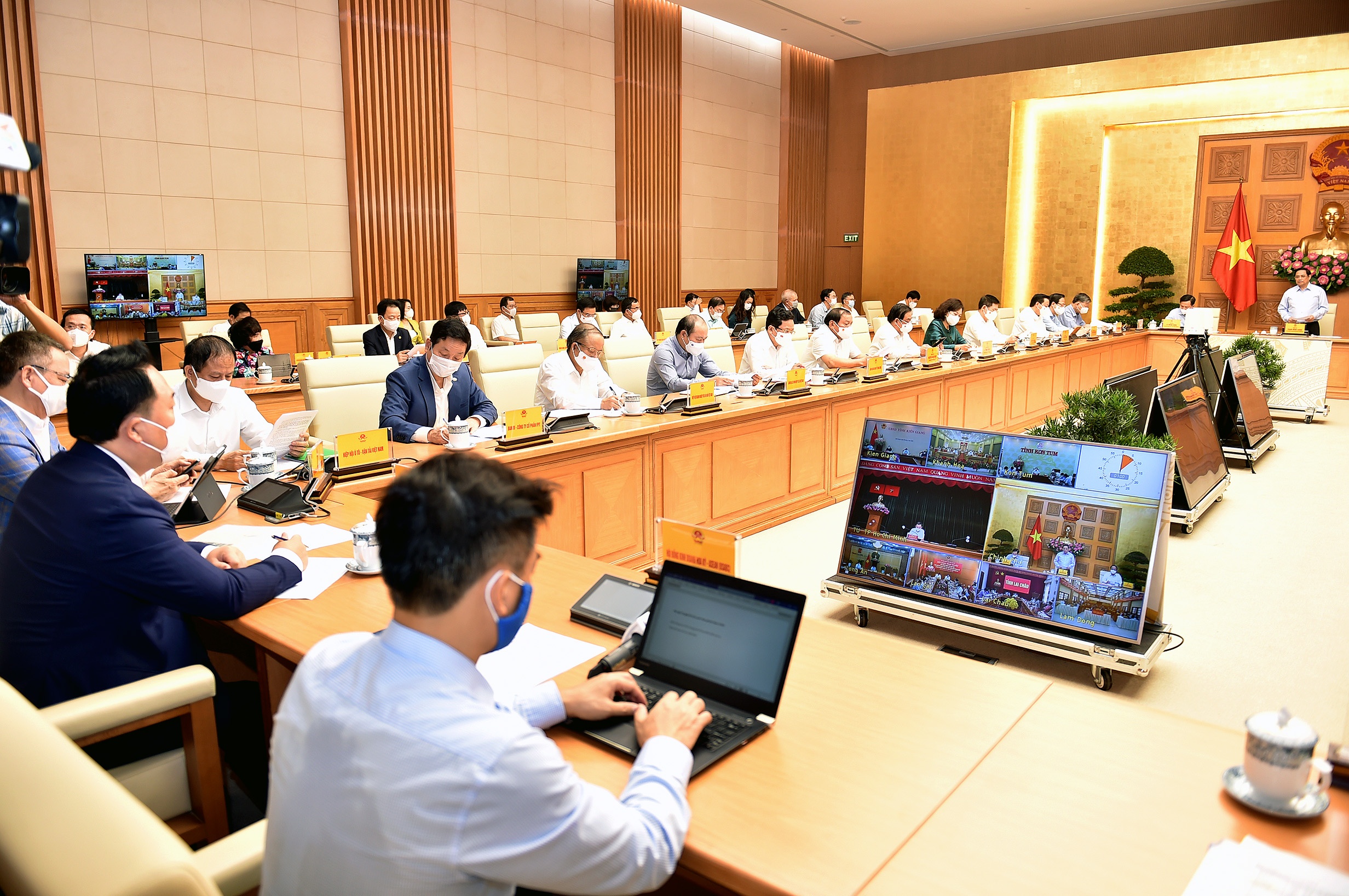 Thủ tướng lắng nghe, chia sẻ, hỗ trợ, tháo gỡ khó khăn, thúc đẩy sản xuất kinh doanh cho doanh nghiệp thu tuong lang nghe chia se ho tro thao go kho khan thuc day san xuat kinh doanh cho doanh nghiep