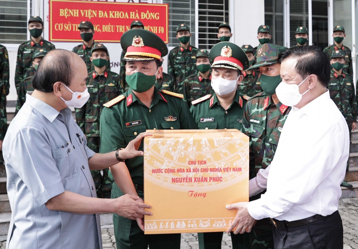 Chủ tịch nước động viên lực lượng tuyến đầu và nhân dân Thủ đô phòng, chống dịch COVID-19