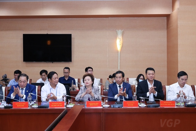 Thủ tướng ghi nhận, biểu dương, đánh giá cao những đóng góp của ngành Ngân hàng thu tuong ghi nhan bieu duong danh gia cao nhung dong gop cua nganh ngan hang