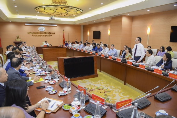 thu tuong keu goi cac ngan hang tiep tuc chia se kho khan cung dn nguoi dan va nen kinh te