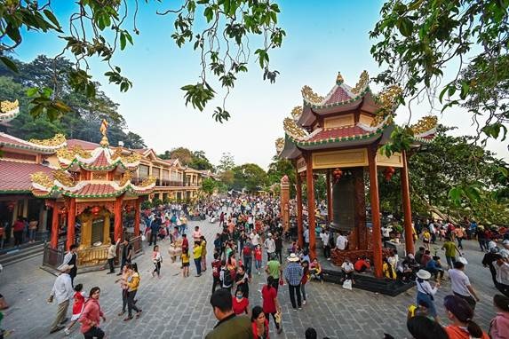 dung bo quen nhung le hoi dac sac o dat thanh tay ninh