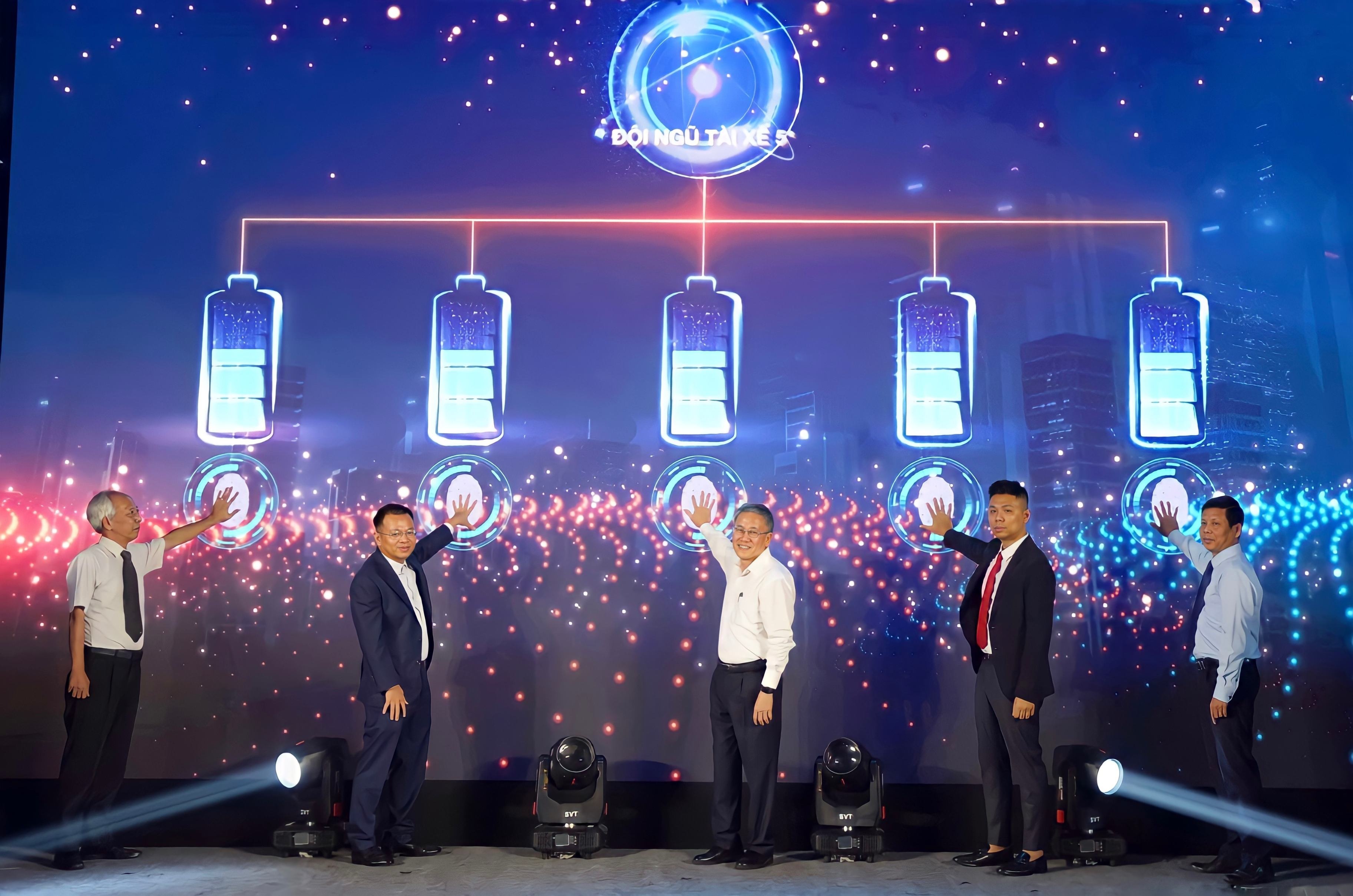 ra mat dich vu van chuyen hang hoa tren nen tang cong nghe bang xe may dien ahafast