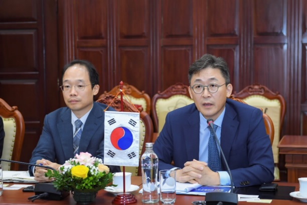 Phó Thống đốc Nguyễn Kim Anh làm việc với Cơ quan Dịch vụ tài chính Hàn Quốc Phó Thống đốc Nguyễn Kim Anh làm việc với Cơ quan Dịch vụ tài chính Hàn Quốc