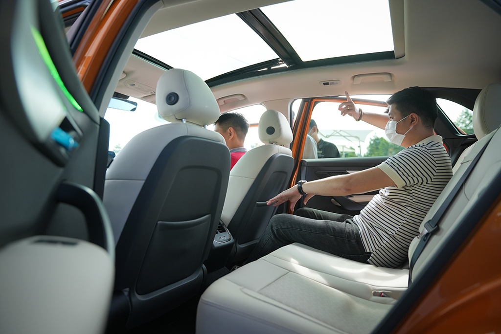 lan dau lai thu vinfast vf 8 ung tu cai nhin dau tien