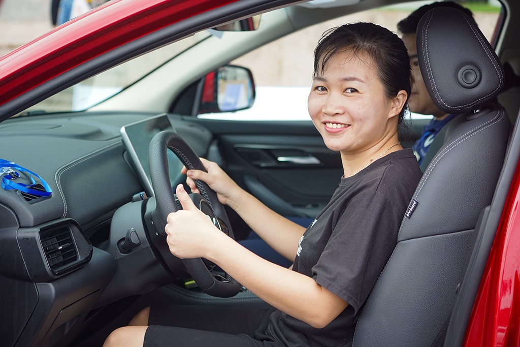 lan dau lai thu vinfast vf 8 ung tu cai nhin dau tien