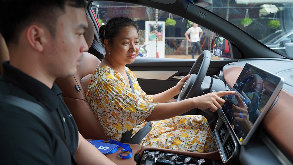 gia pin con 176 trieu vinfast vf 8 hut khach lai thu tai tp ho chi minh