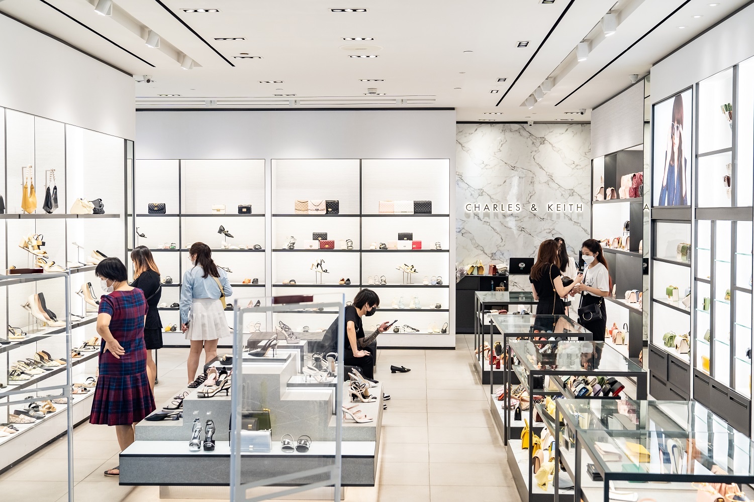 Làn sóng “mua sắm trả thù”: cơ hội hồi sinh thị trường bán lẻ Làn sóng “mua sắm trả thù”: cơ hội hồi sinh thị trường bán lẻ