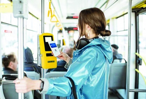 so hoa ngan hang thuc day kinh te xa hoi