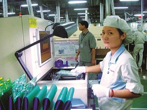 Thu hút FDI: Tận dụng thời cơ hay “biếu không” cơ hội?