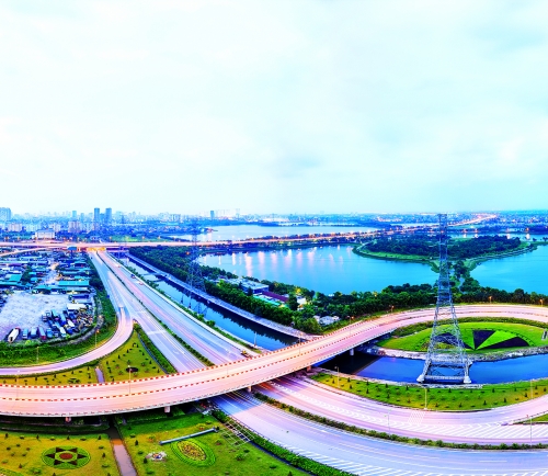 Đẩy mạnh tái cơ cấu để tiếp tục tăng trưởng