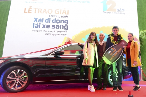 Viettel trao thưởng ô tô Mercedes-BenZ C200 cho khách hàng 9x