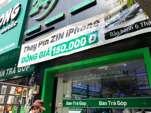 Dịch vụ thay pin iPhone 150.000 đồng ăn theo scandal của Apple ở Việt Nam Dịch vụ thay pin iPhone 150.000 đồng ăn theo scandal của Apple ở Việt Nam