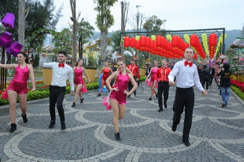 Kỳ quan năm châu hội tụ bên vịnh di sản Hạ Long tại lễ hội hoa lớn chưa từng có