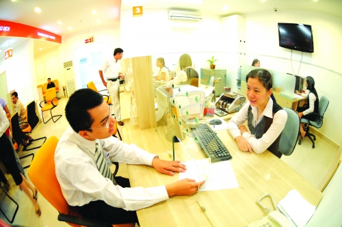 Giảm lãi suất: Muốn nhưng không dễ