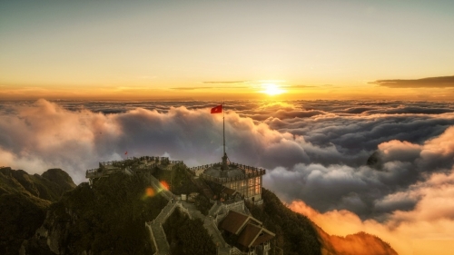 Theo chân những “gã điên” mở lại lối kéo cáp treo lên Fansipan