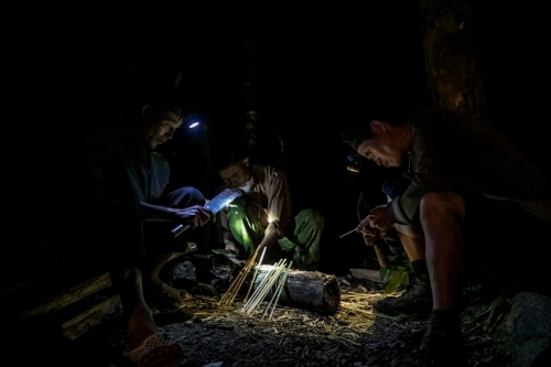 Theo chân những “gã điên” mở lại lối kéo cáp treo lên Fansipan