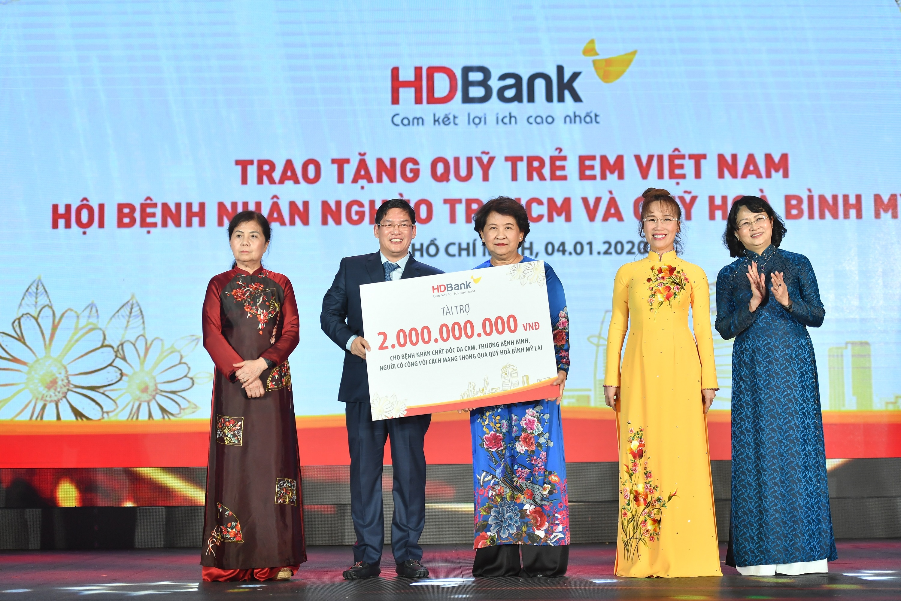 HDBank - 30 năm, tự hào hành trình vươn ra biển lớn hdbank 30 nam tu hao hanh trinh vuon ra bien lon