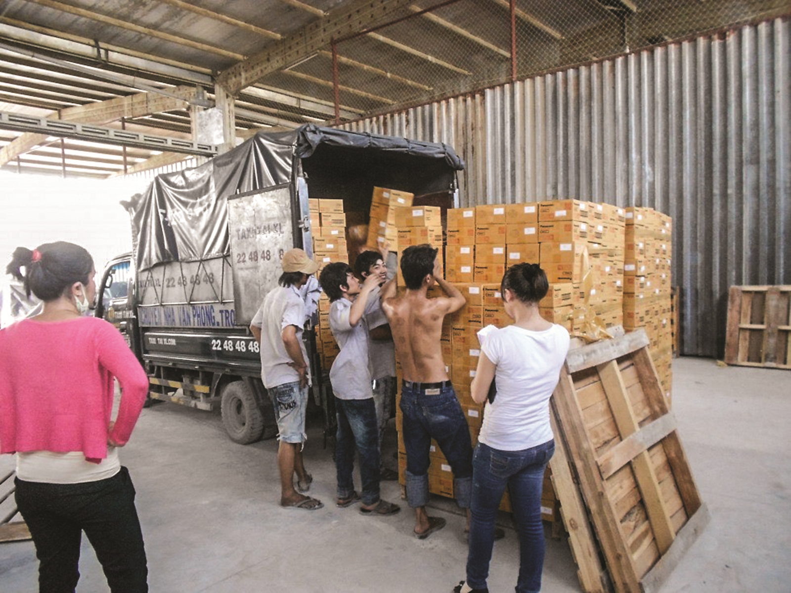 Hạn chế sử dụng rượu bia tràn lan: Cần thêm những chế tài đồng bộ