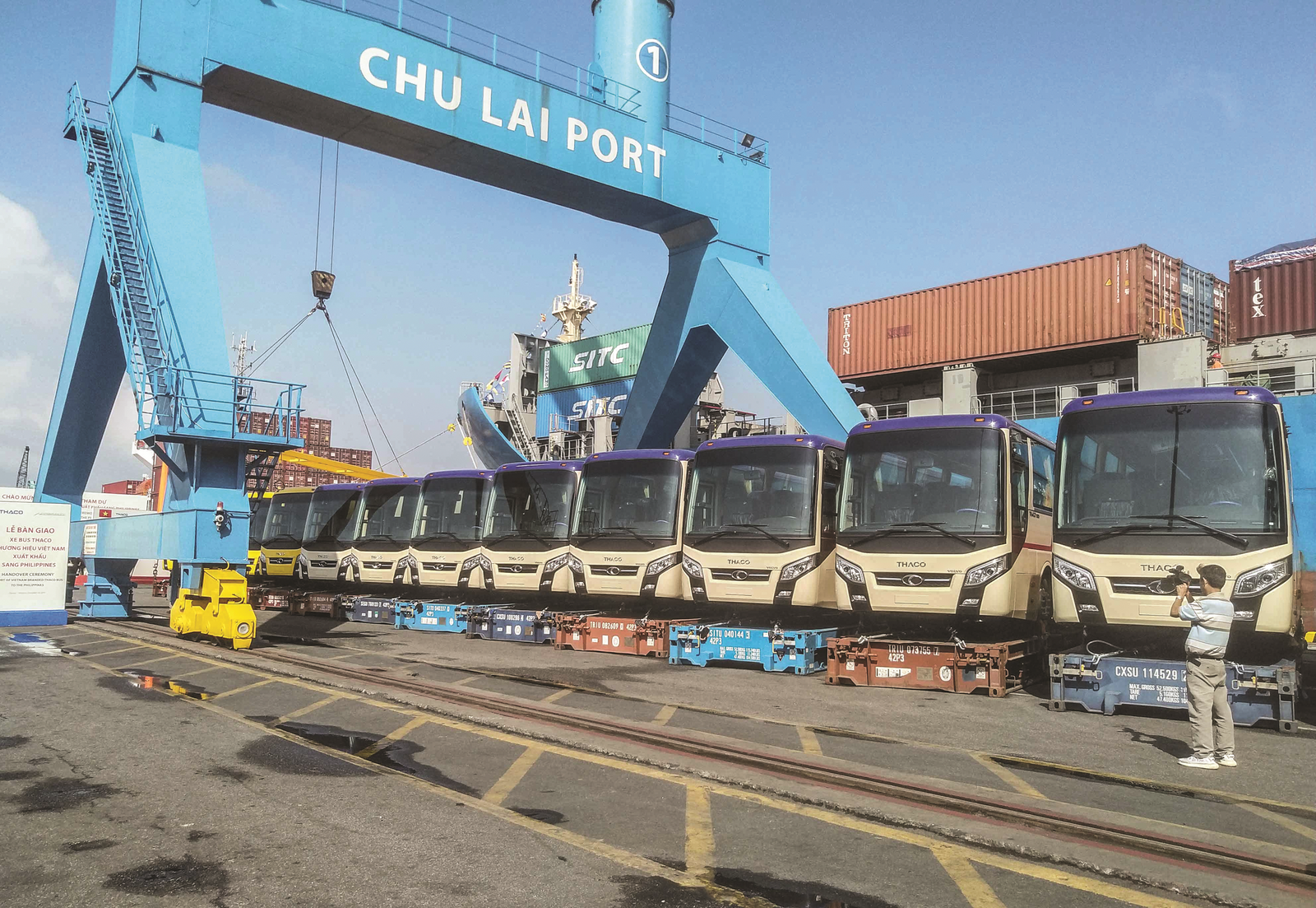 Xuất khẩu ô tô “made in Vietnam”