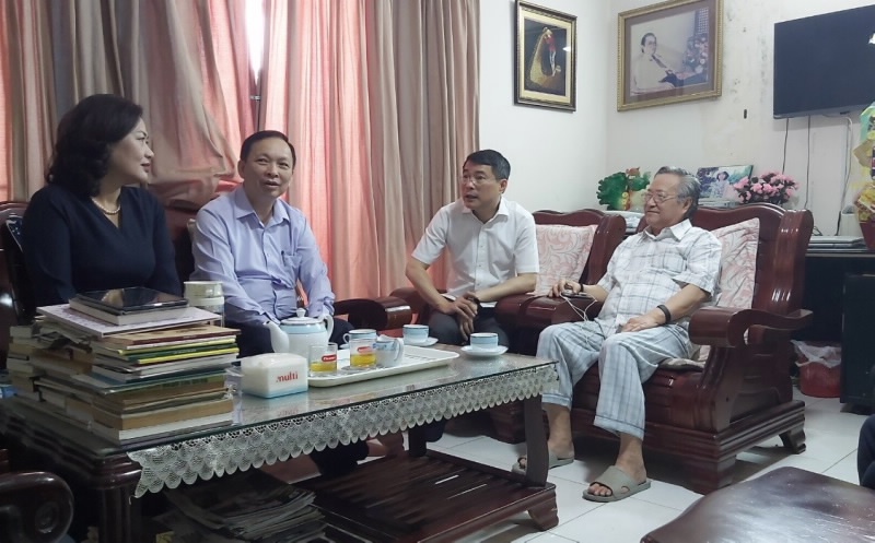 Thống đốc Lê Minh Hưng và Ban Lãnh đạo NHNN chúc Tết các gia đình nguyên lãnh đạo ngành Ngân hàng thong doc le minh hung va ban lanh dao nhnn chuc tet cac gia dinh nguyen lanh dao nganh ngan hang