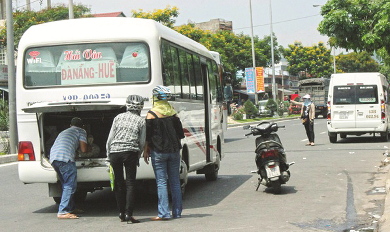 Cần xử lý dứt điểm nạn xe dù, bến cóc