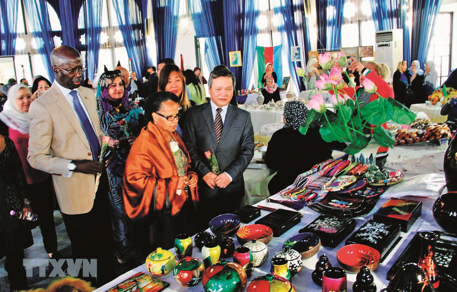 Đưa hàng Việt đến tay kiều bào