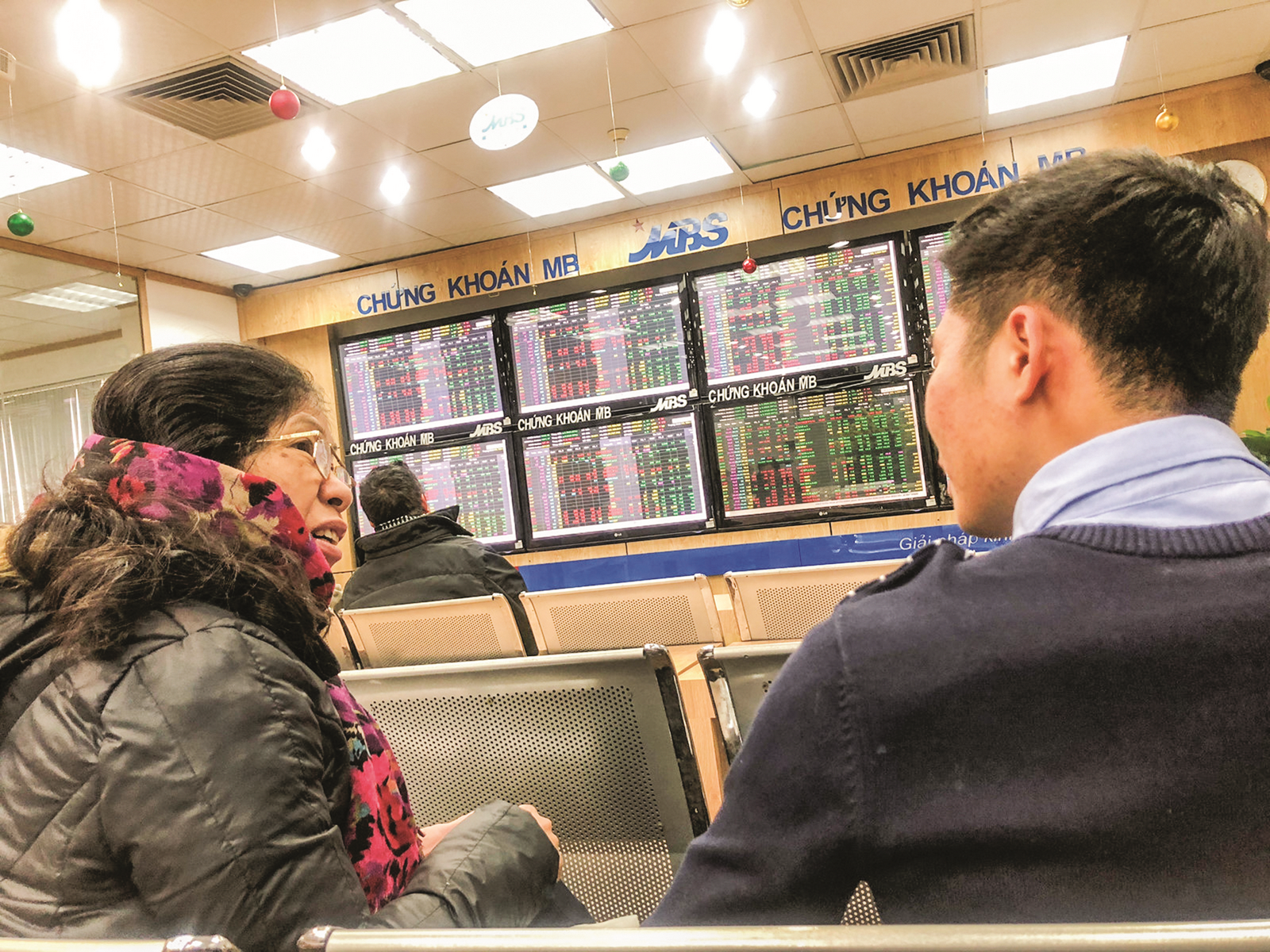 Chờ sóng sau Tết Chờ sóng sau Tết