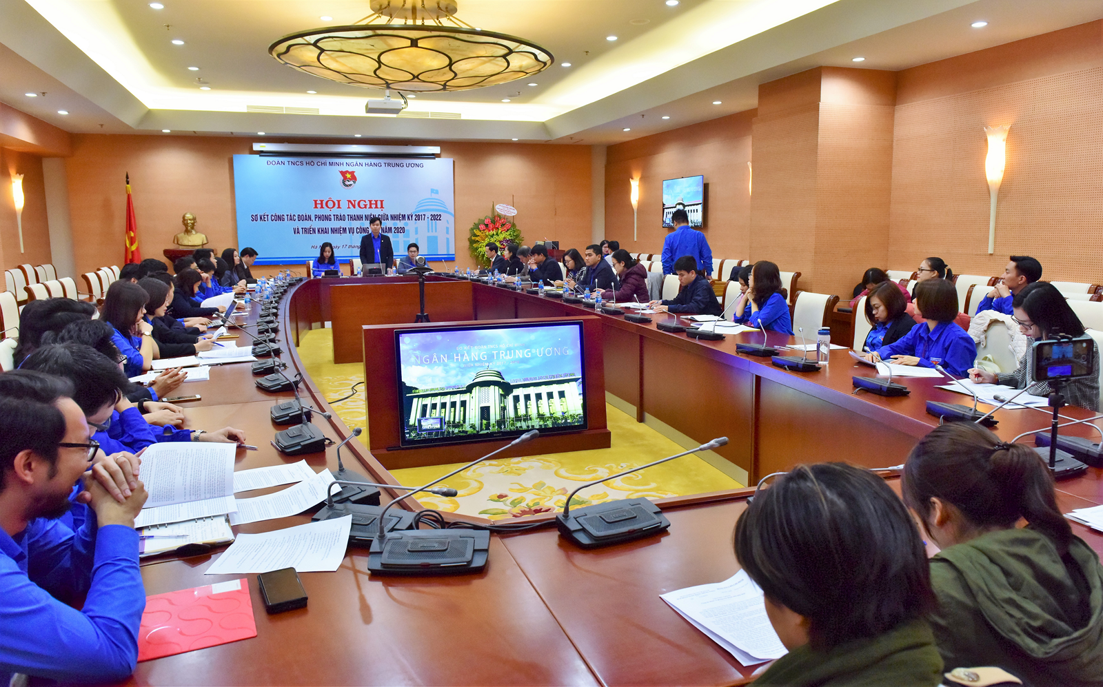 Tuổi trẻ Ngân hàng Trung ương: Tự hào tiến bước dưới cờ Đảng tuoi tre ngan hang trung uong tu hao tien buoc duoi co dang