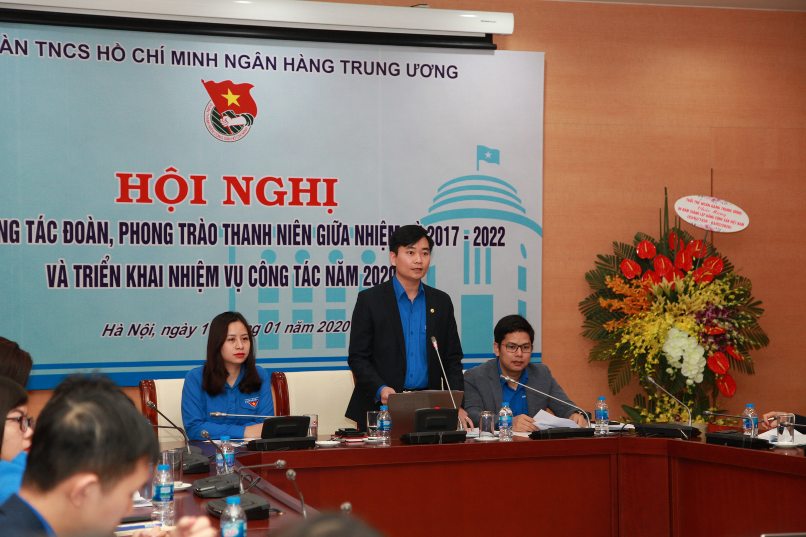 Tuổi trẻ Ngân hàng Trung ương: Tự hào tiến bước dưới cờ Đảng tuoi tre ngan hang trung uong tu hao tien buoc duoi co dang