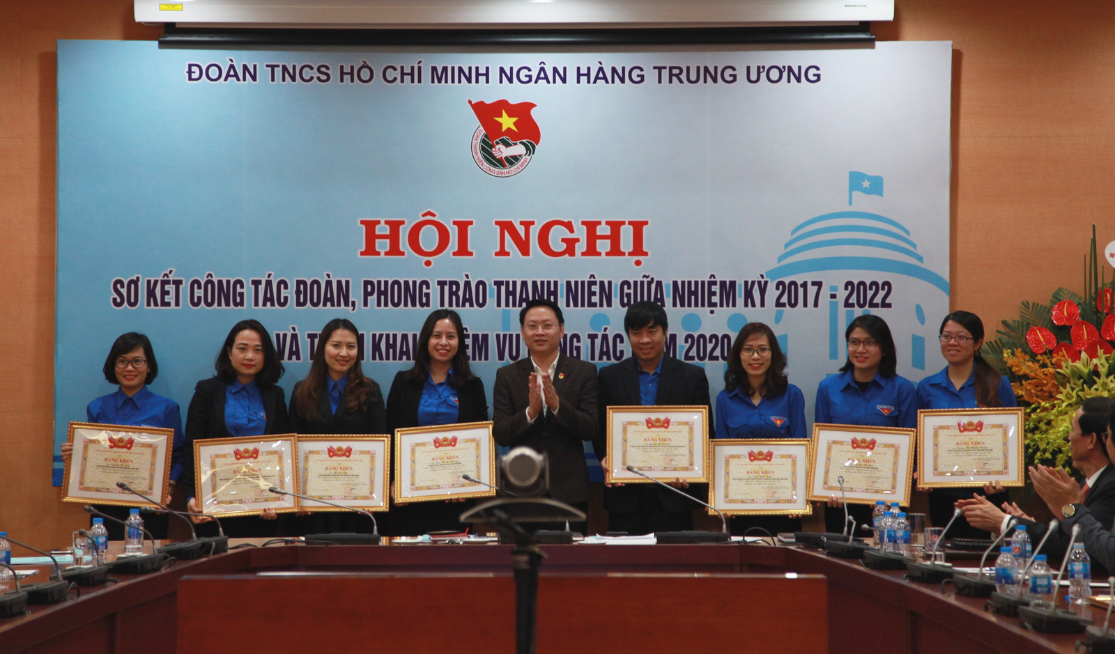 Tuổi trẻ Ngân hàng Trung ương: Tự hào tiến bước dưới cờ Đảng tuoi tre ngan hang trung uong tu hao tien buoc duoi co dang