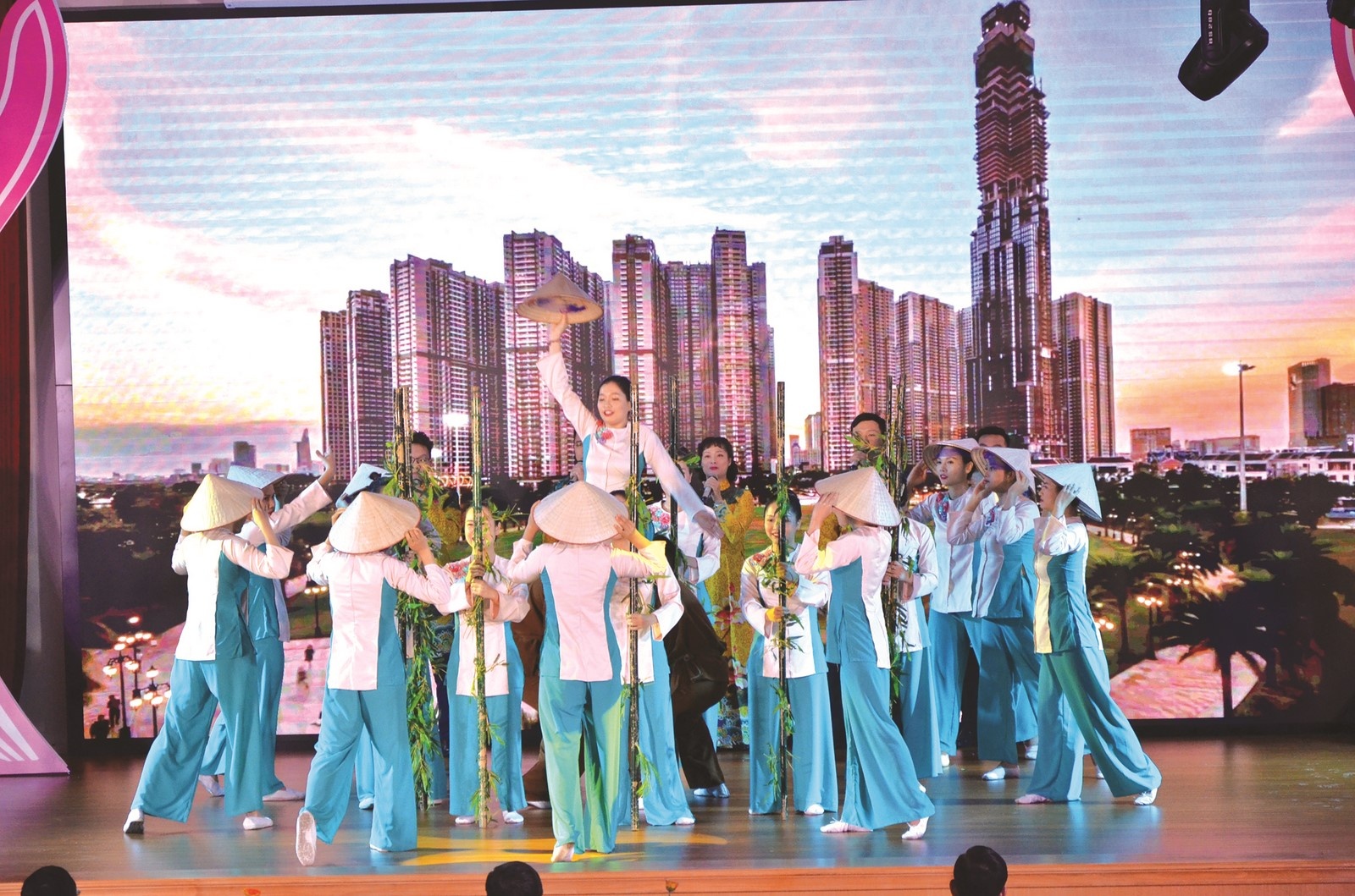 Đẩy mạnh thi đua kỷ niệm 70 năm thành lập Ngành day manh thi dua ky niem 70 nam thanh lap nganh