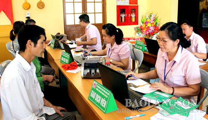 Công đoàn NHCSXH: Đại diện, bảo vệ quyền, lợi ích hợp pháp cho lao động nữ