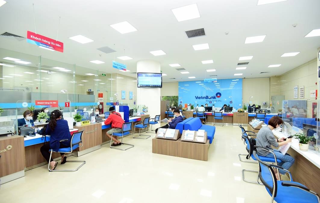 vietinbank hoat dong dich vu tiep tuc co su tang truong kha quan