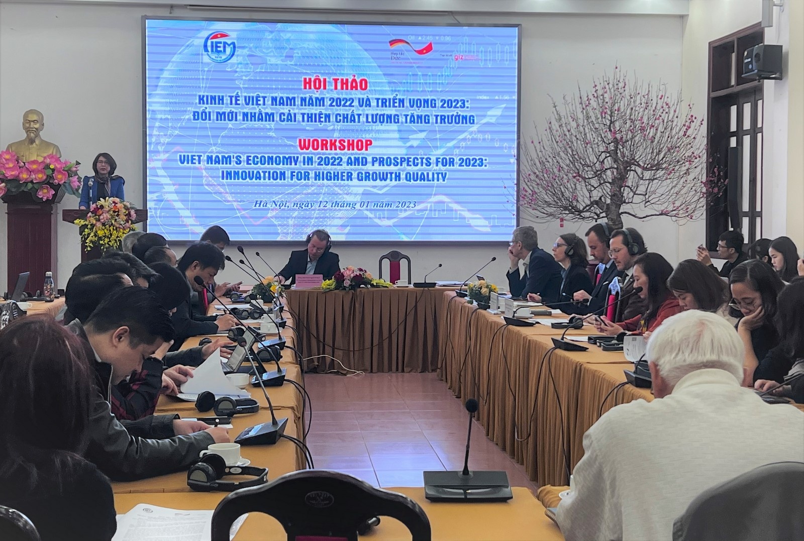 phuc hoi kinh te kho ben vung neu chi dua vao cac giai phap tai khoa va tien te