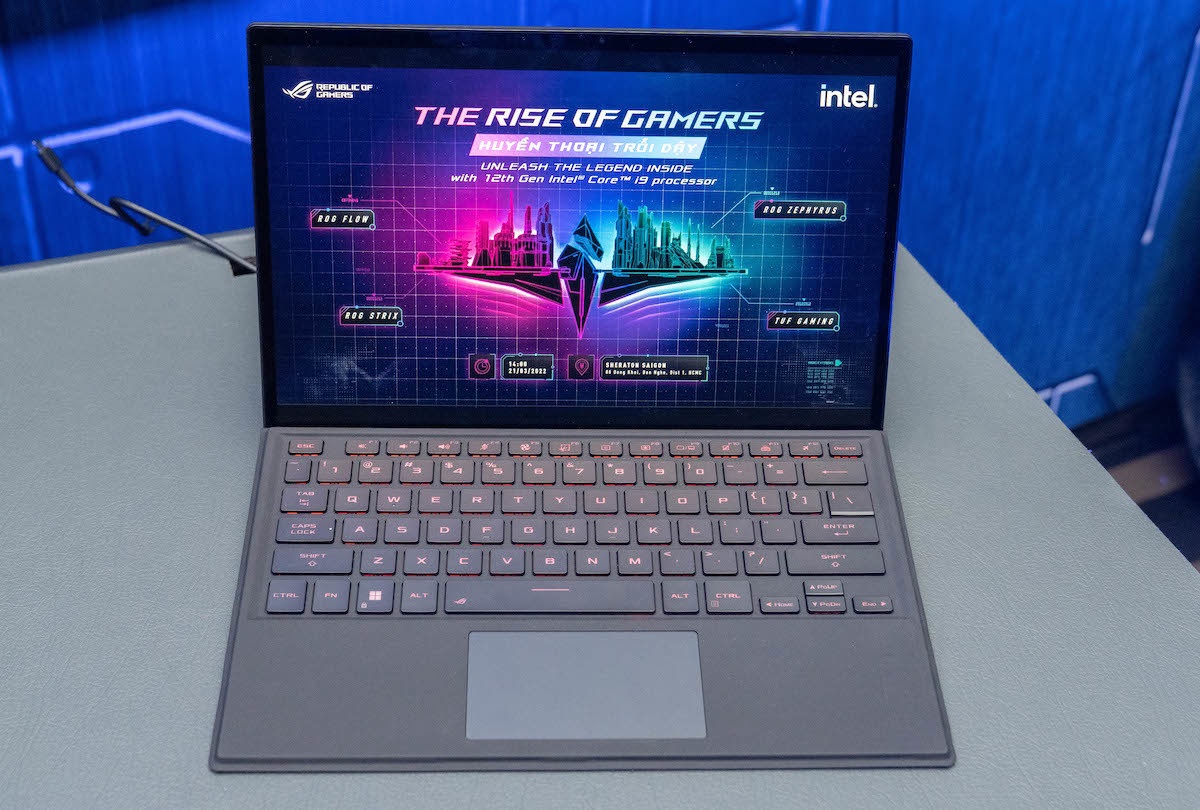 8 laptop mong nhe dang ban tai viet nam