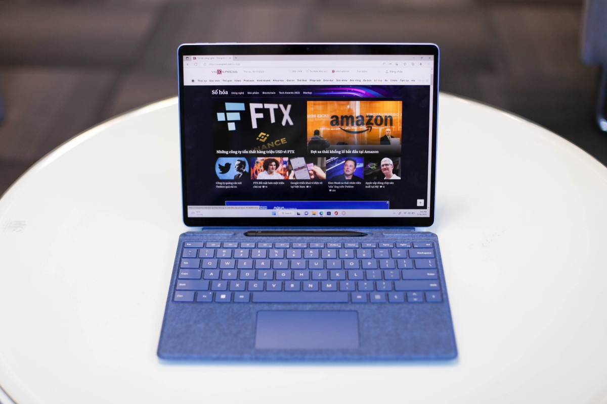 8 laptop mong nhe dang ban tai viet nam