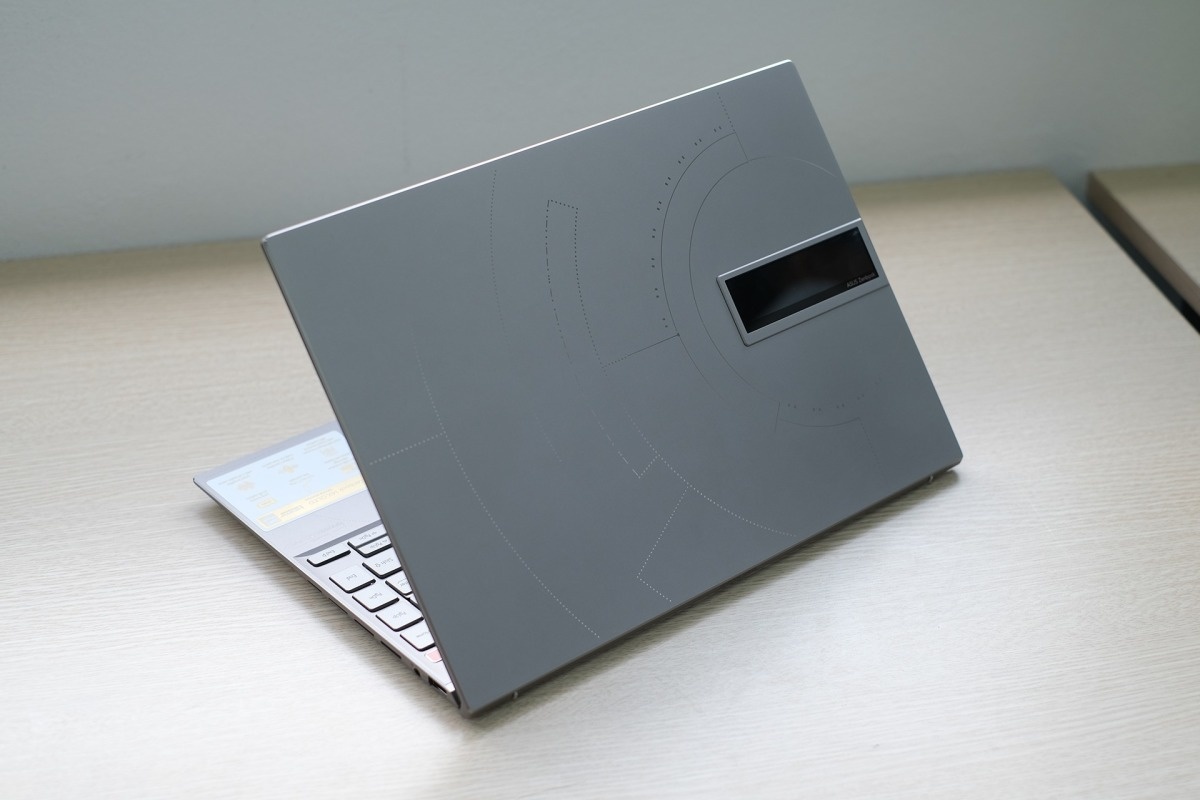 8 laptop mong nhe dang ban tai viet nam