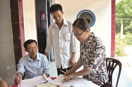 Tâm sự “ba cùng” của nhân viên tín dụng