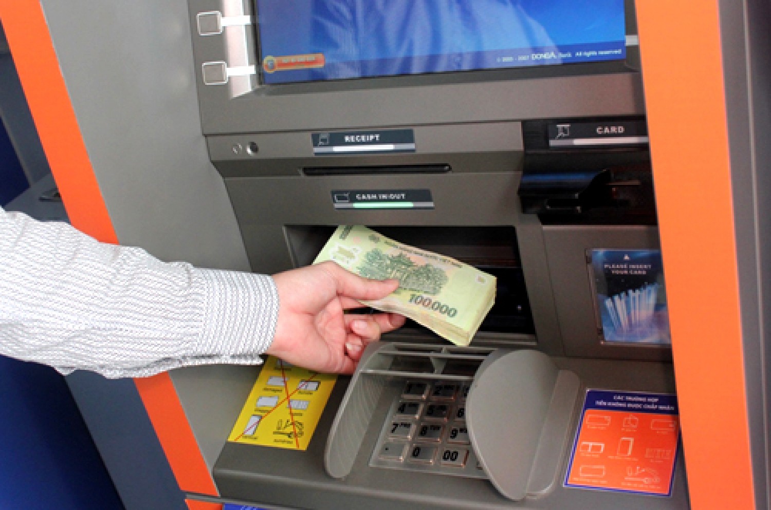 DongA Bank ra mắt ATM nạp tiền trực tiếp