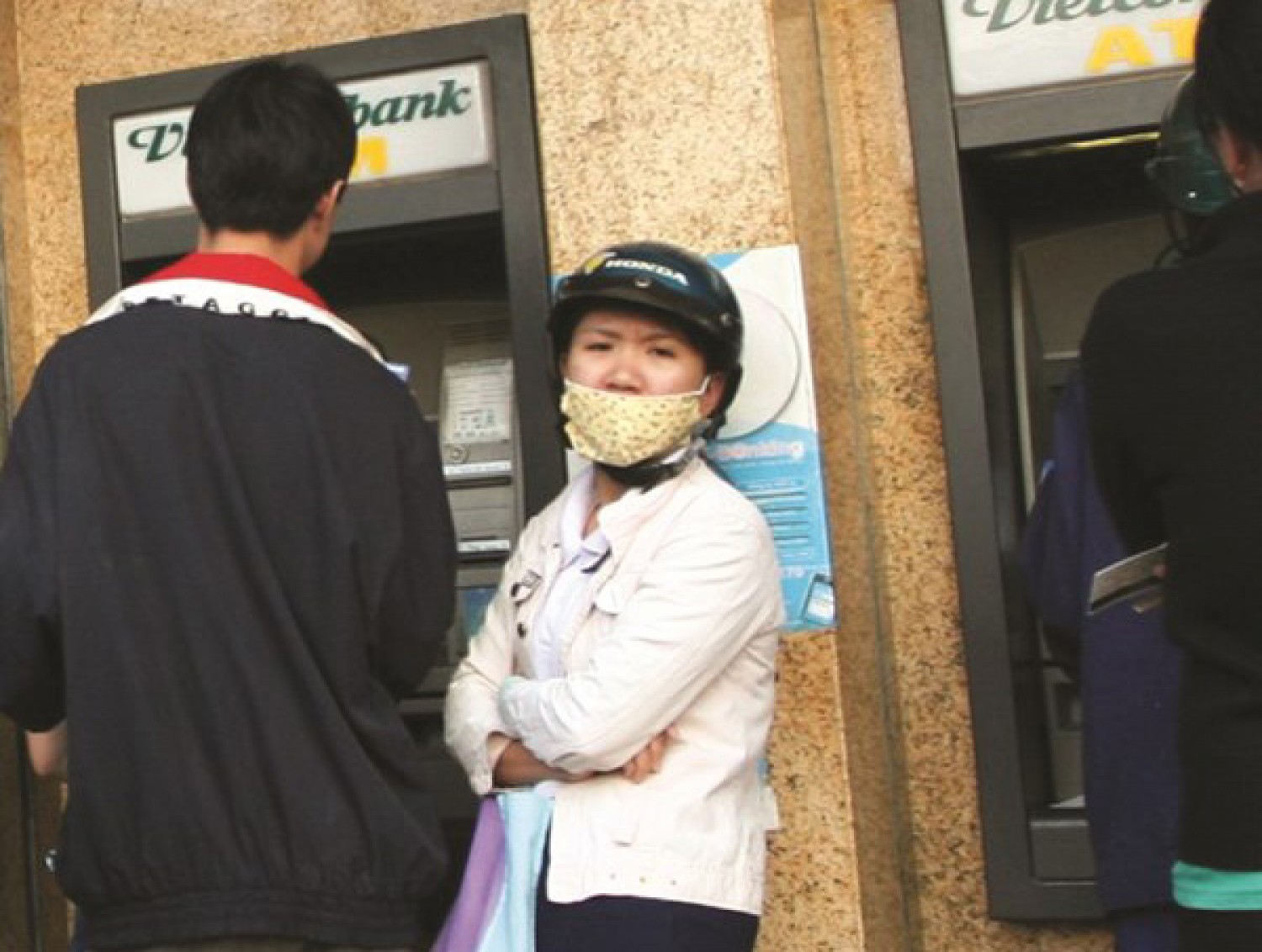 Ngân hàng lớn phải gồng gánh ATM