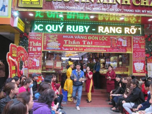 Rồng rắn mua vàng ngày vía Thần tài