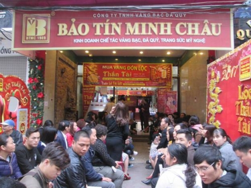 Rồng rắn mua vàng ngày vía Thần tài