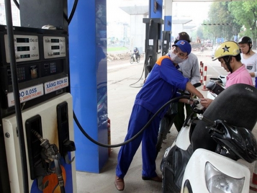 Giá xăng dầu đồng loạt tăng từ 15h chiều nay (18/2)