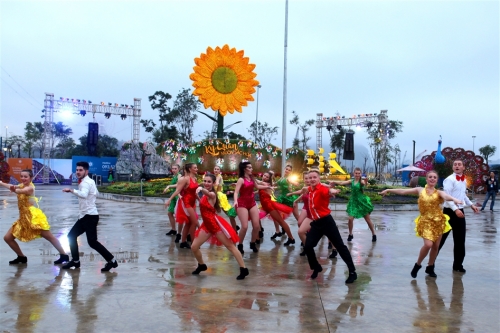 Đi đâu, chơi gì Tết này?