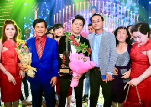 “Chàng trai kẹo kéo” trở thành Quán quân Solo cùng Bolero 2017