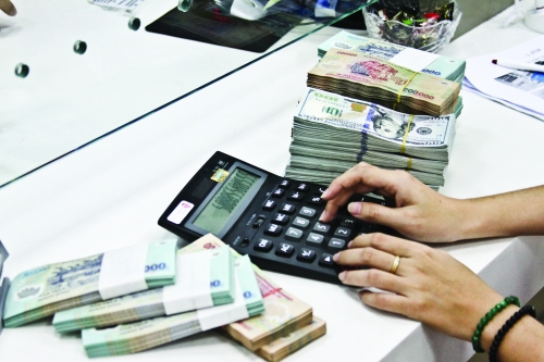 Dịch chuyển sang dịch vụ, bán lẻ