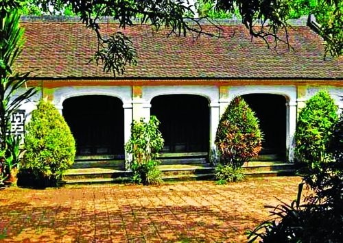 Làng của những ngôi nhà trăm tuổi