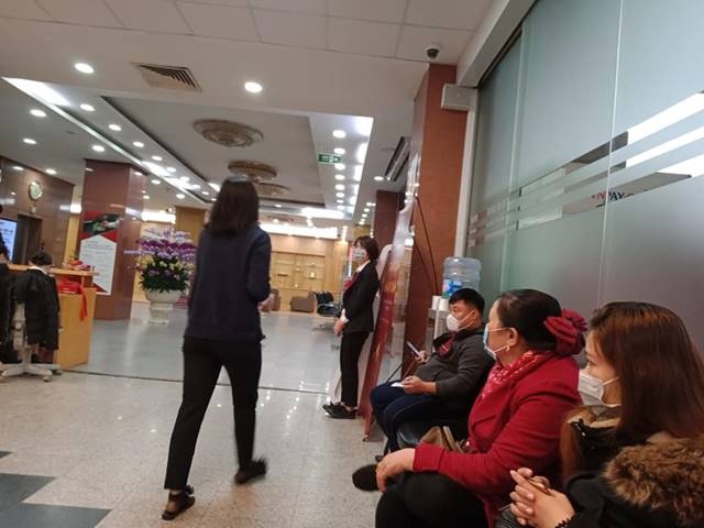 hinh anh giao dich ngan hang thoi dich virus corona