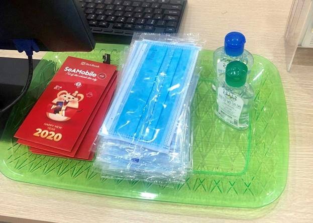 hinh anh giao dich ngan hang thoi dich virus corona